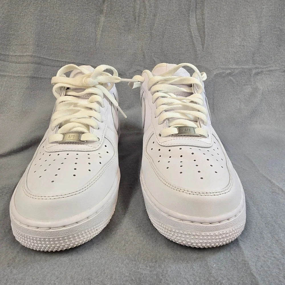 Nike Air Force 1 07 Low Triple White Mens Size‎ 9 CW2288-111 Sneakers